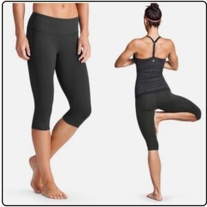 ATHLETA Black Chaturanga Knicker Capris Legging Medium